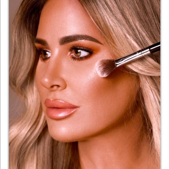 KAB COSMETICS CONTOUR PALLET VOLUME 1 NWT - Picture 4 of 12